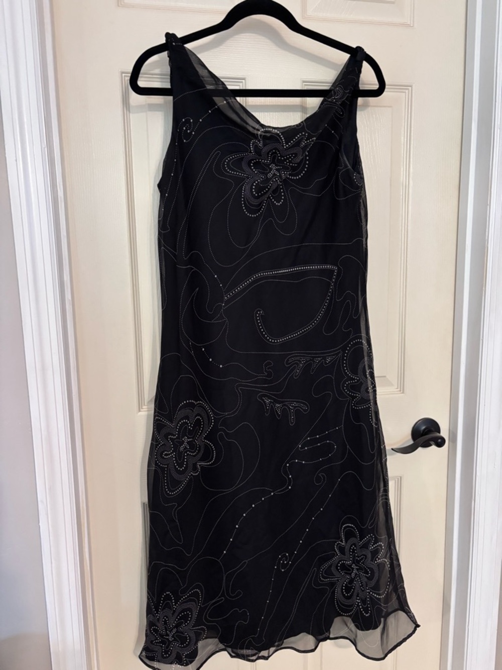 Mlle Gabrielle Black Sleeveless Floral Printed Midi Dress